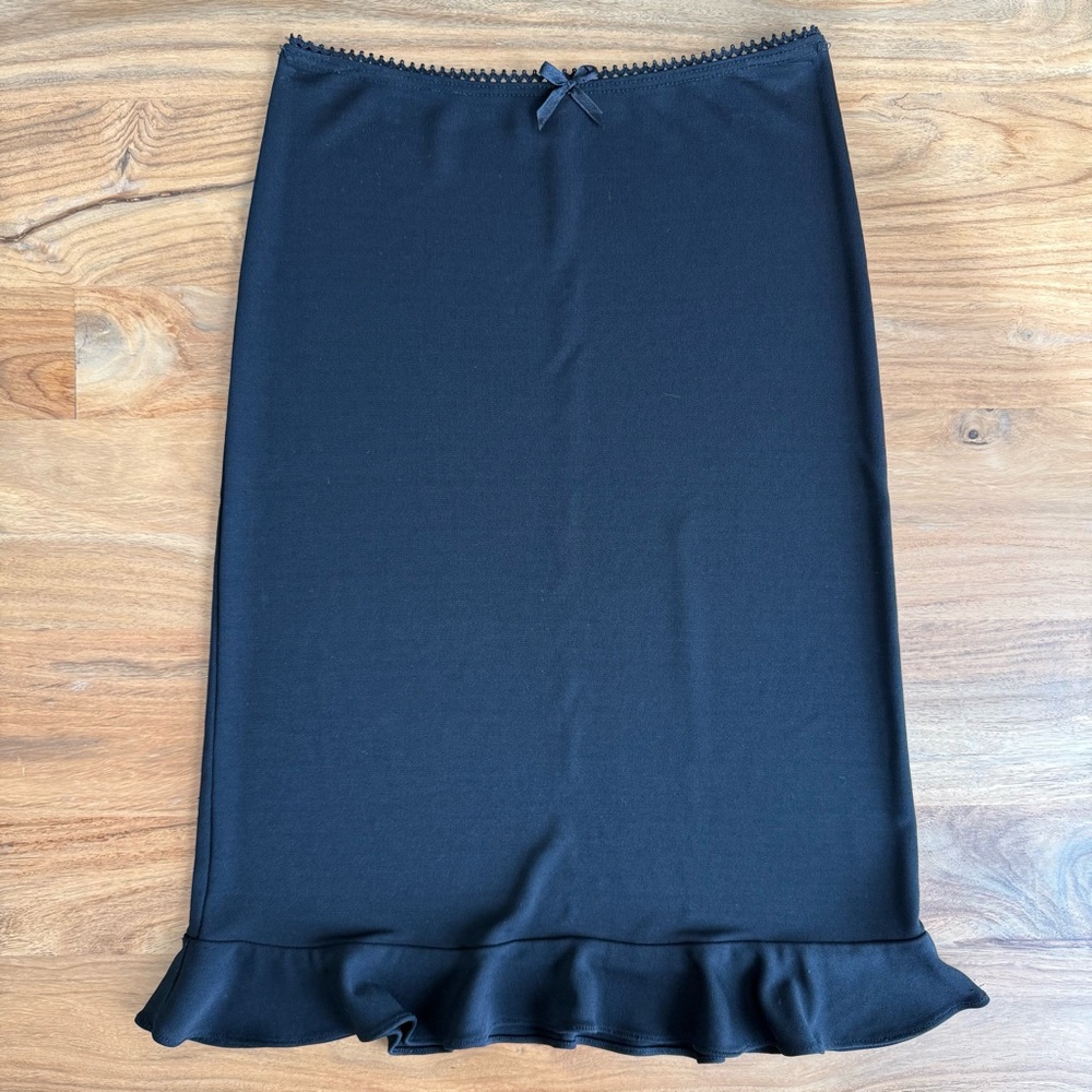 Chic Black Midi Skirt with Ruffle Hem